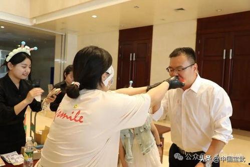 教官们集体吃瓜,揭秘军营里的欢乐时光
