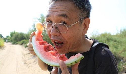 吃瓜最帅动作,揭秘吃瓜最帅动作的奥秘