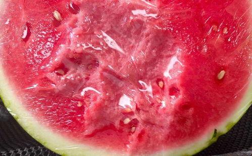 西瓜摊主打架吃瓜,吃瓜群众现场围观