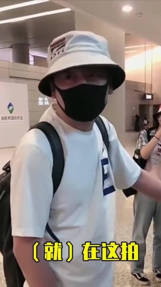 明星吃瓜粉丝视频,粉丝视频揭秘娱乐圈幕后趣闻