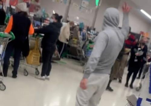 部队吃瓜群众视频,揭秘军营里的欢乐时光