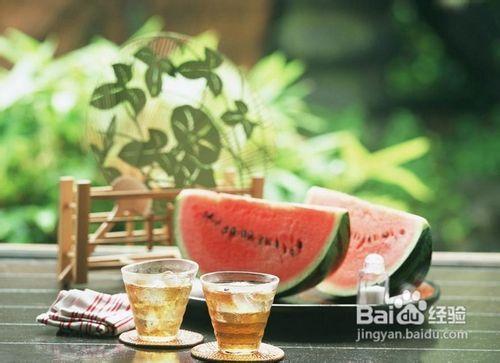 吃瓜去火气吗,揭秘吃瓜去火气的神奇功效