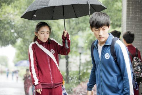 吃瓜女孩男孩恋爱,吃瓜女孩男孩的恋爱故事