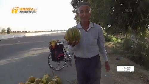 老伯请师弟吃瓜,老伯请师弟共享人间美味