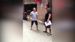 真人吃瓜群众视频,视频中的真实生活瞬间